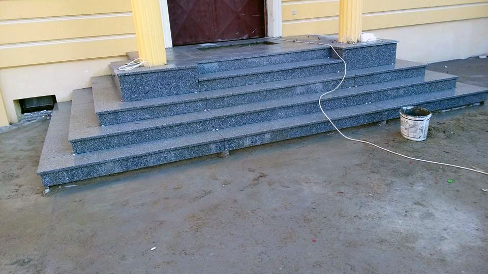 Екстериери изработени од мермер и гранит