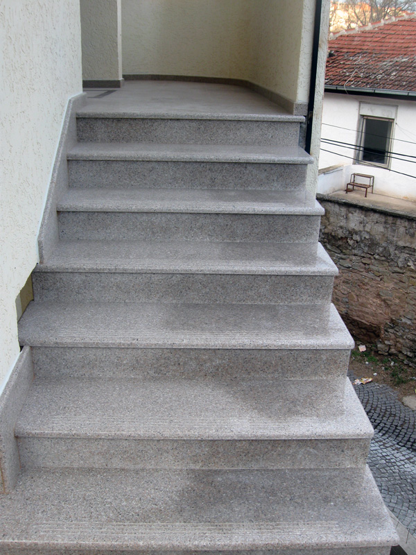 Екстериери изработени од мермер и гранит