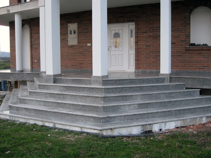 Екстериери изработени од мермер и гранит