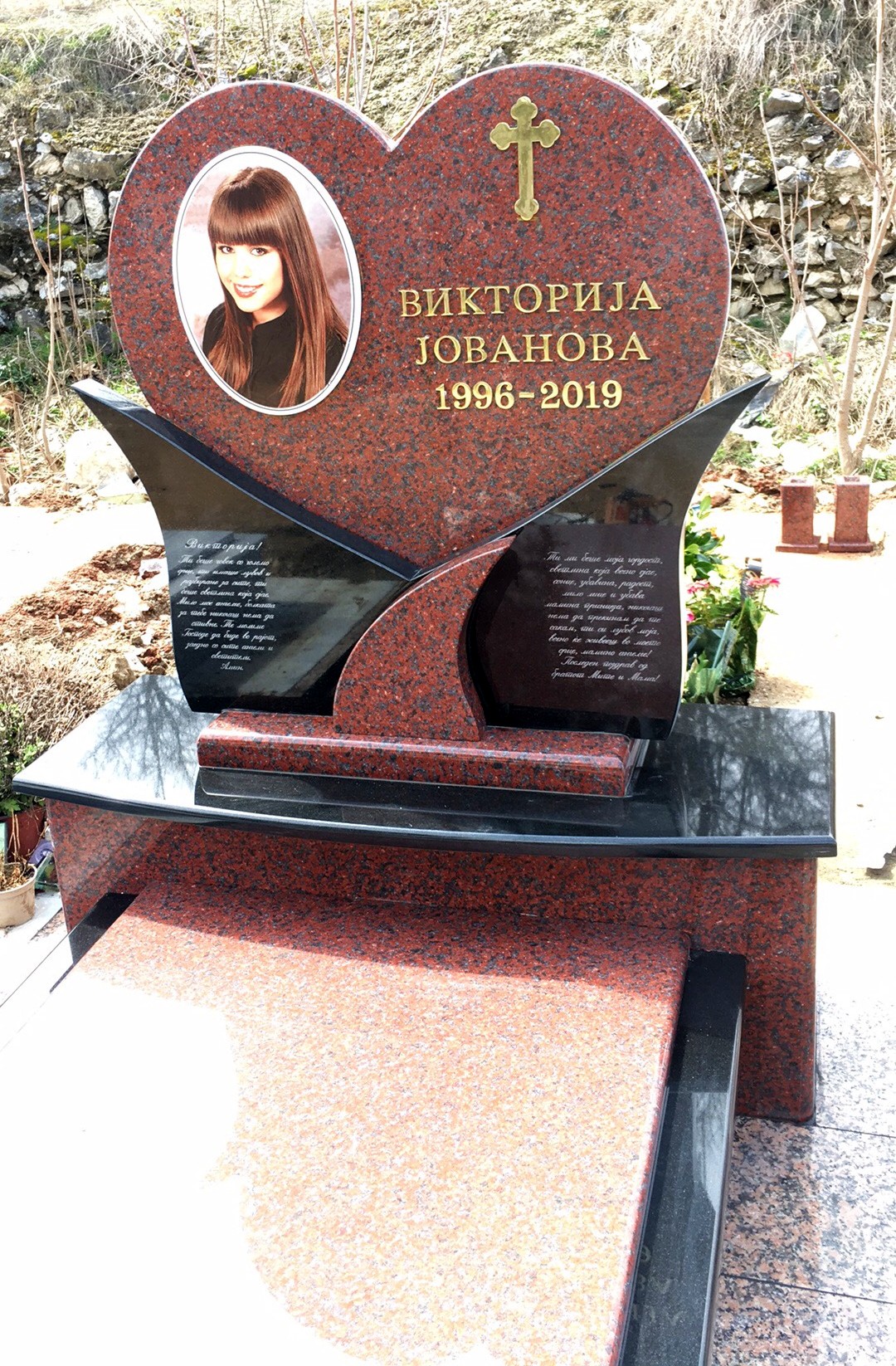 Надгробни Споменици од мермер и гранит