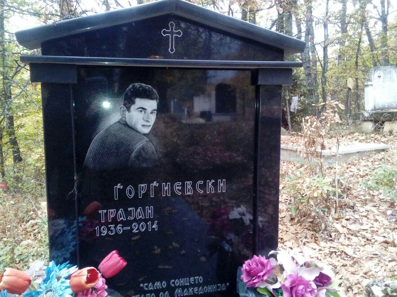 Надгробни Споменици од мермер и гранит