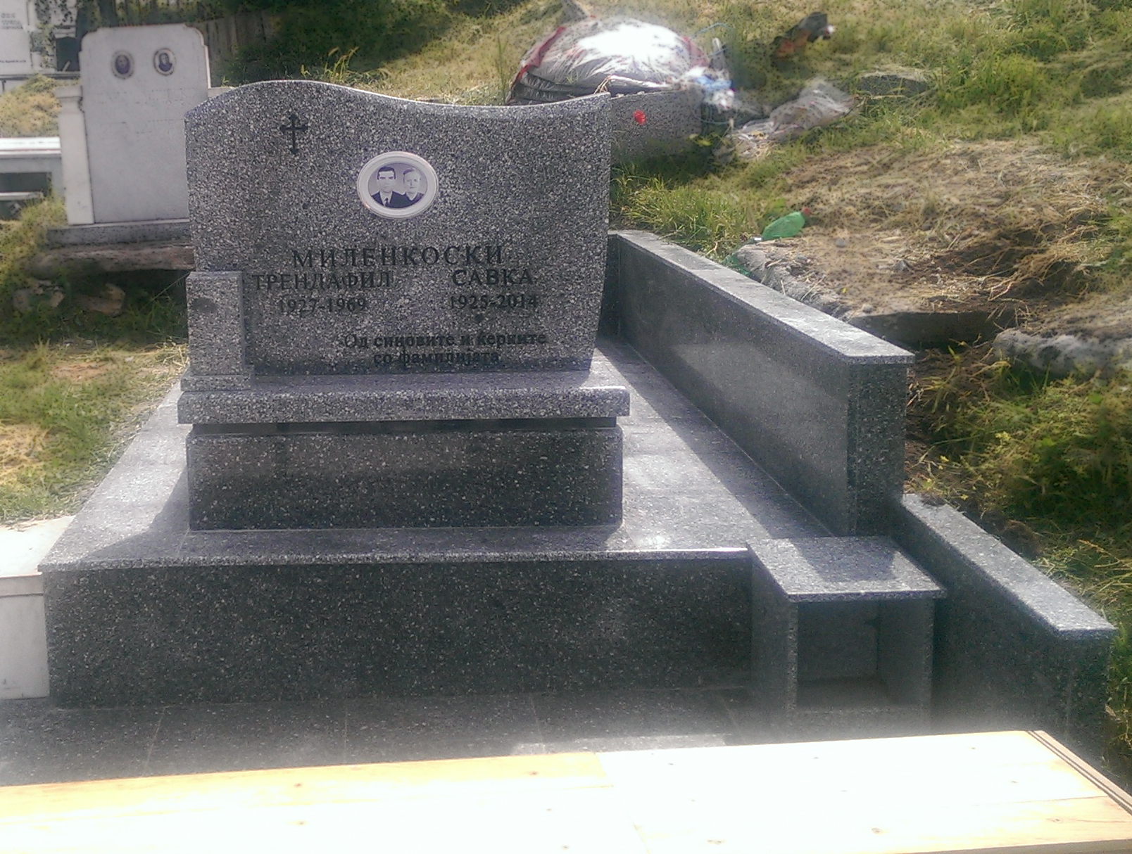 Надгробни Споменици од мермер и гранит