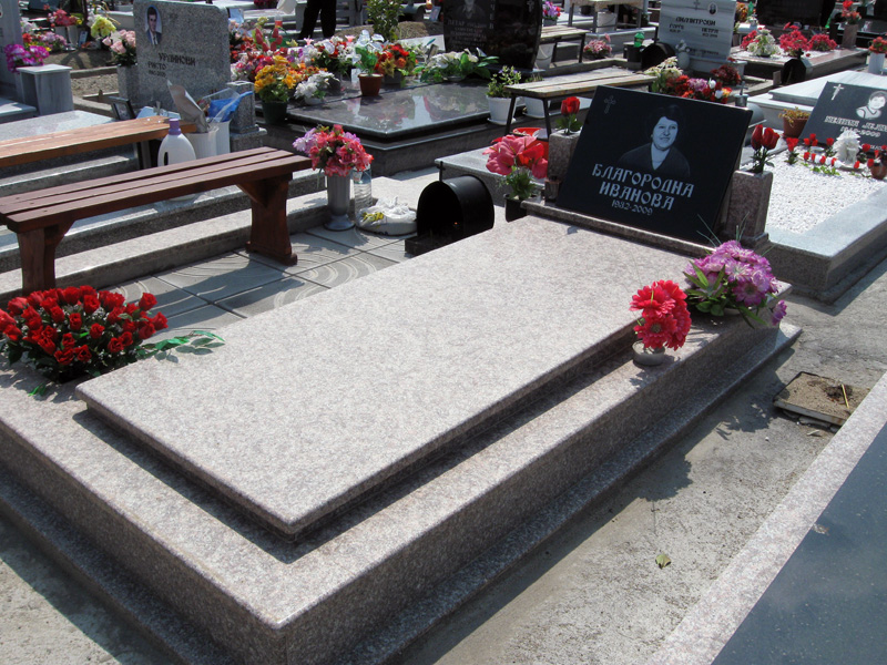 Надгробни Споменици од мермер и гранит