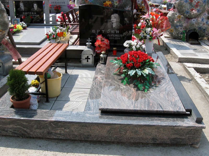 Надгробни Споменици од мермер и гранит