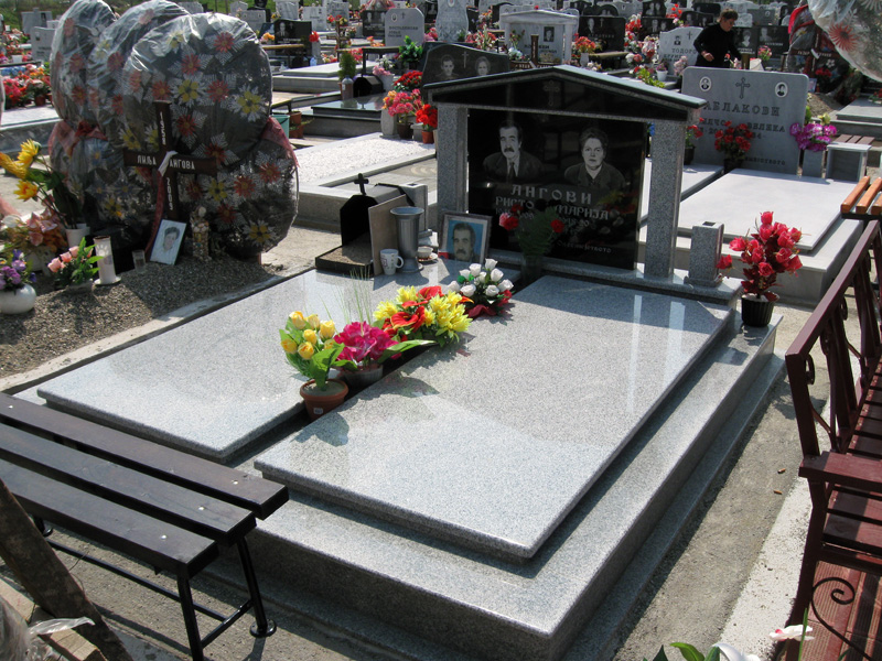 Надгробни Споменици од мермер и гранит