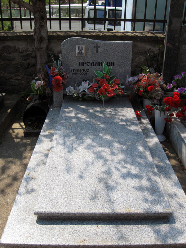 Надгробни Споменици од мермер и гранит