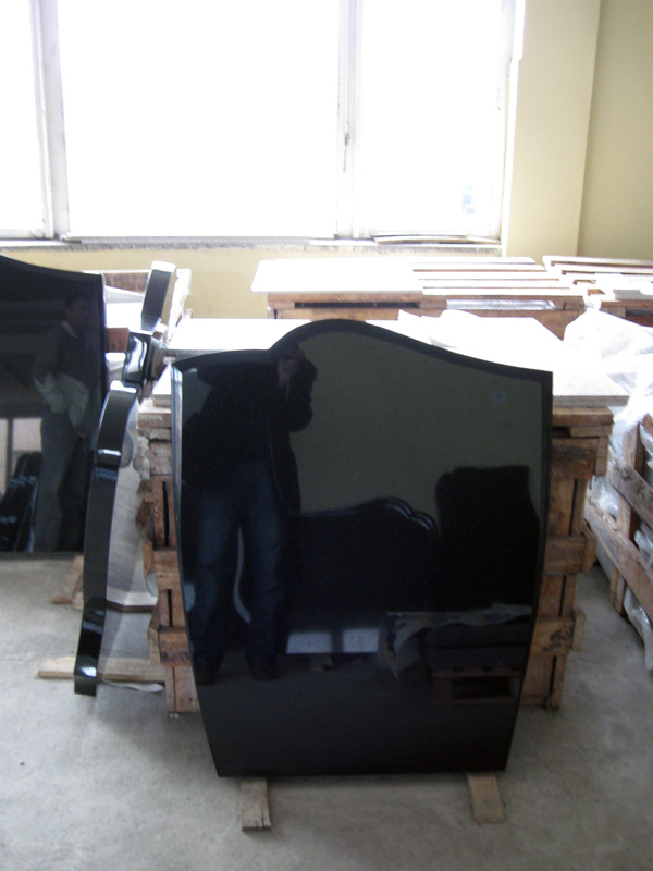 Надгробни Споменици од мермер и гранит